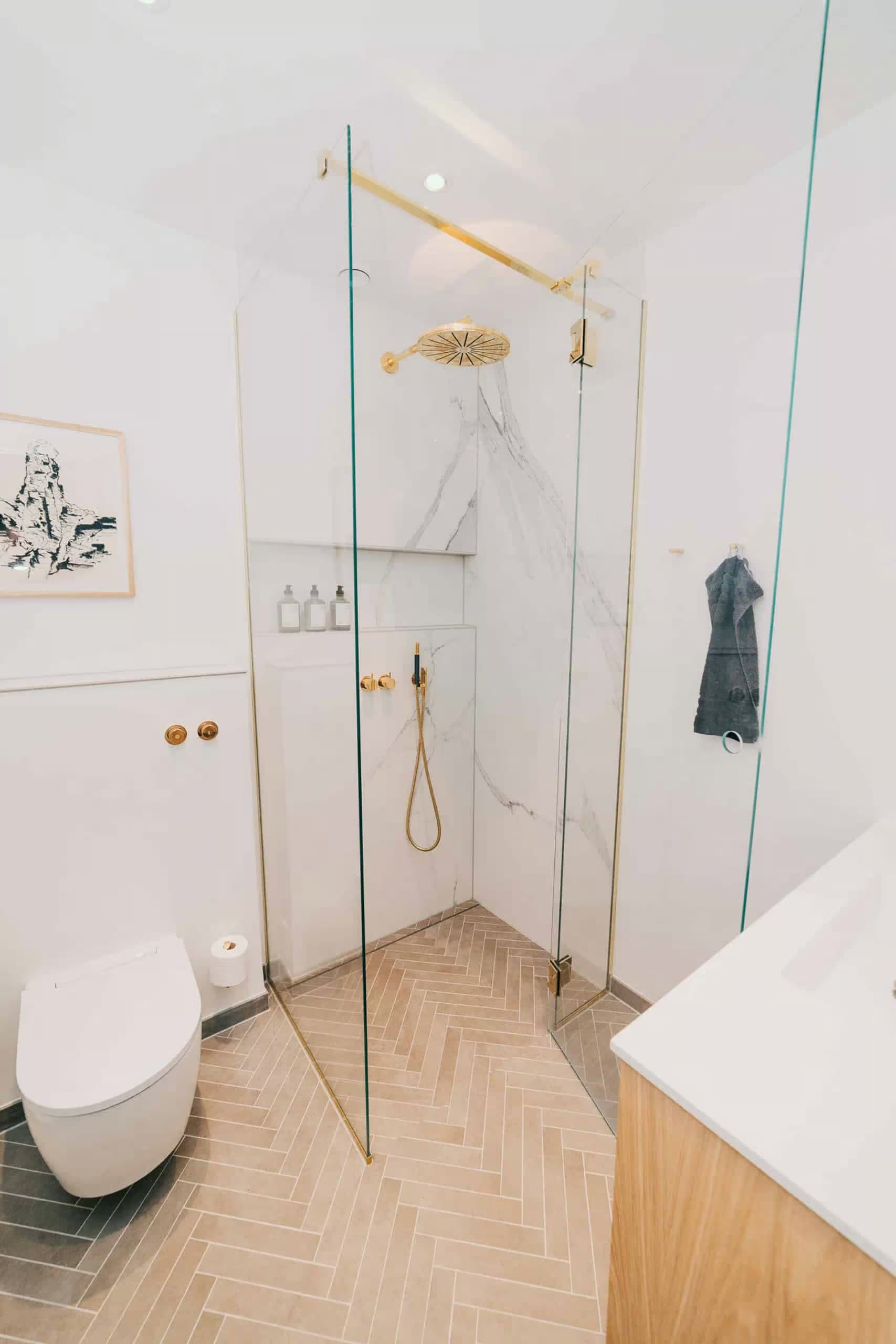 Badeværelsesrenovering i erhvervsejendomme med fokus på efterårets økonomi